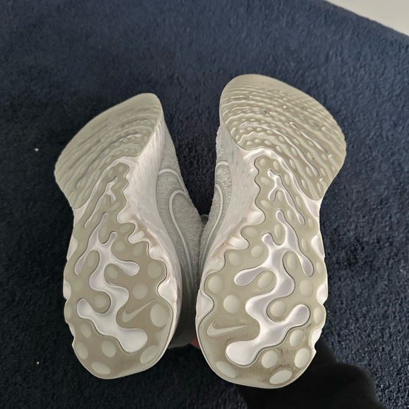 Nike React Infinity Running Shoes - Picture 4 of 6